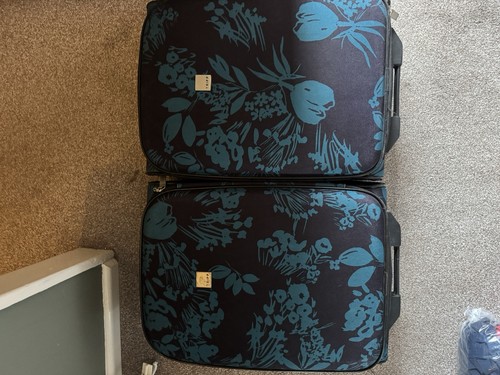 Set suitcases suitable - of, 2